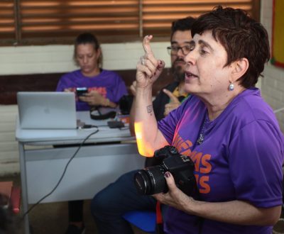 11/05/2023 - Taguatinga/DF. Projeto Vivências Inclusivas. Alunos surdos participam de oficina de fotografia inclusiva na Escola Bilingue de Taguatinga.